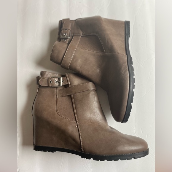 Women Unisa Wedge heel booties. Size 11. New - Picture 6 of 7